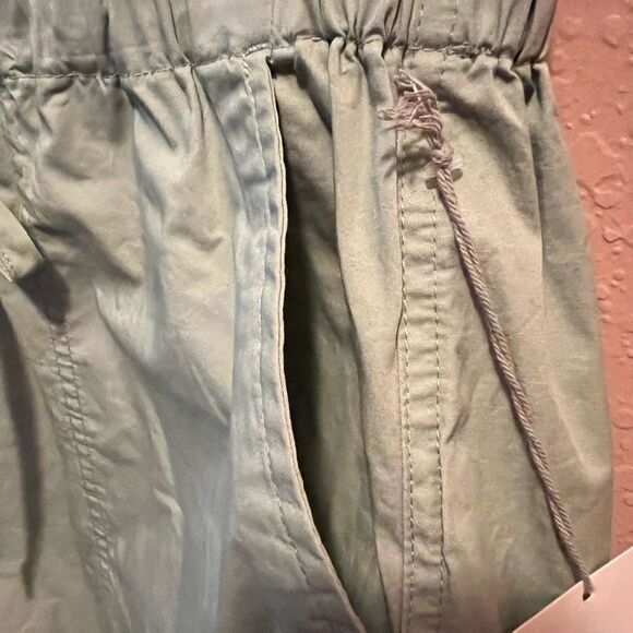 A new day light green Paperbag style skirt - Picture 5 of 8